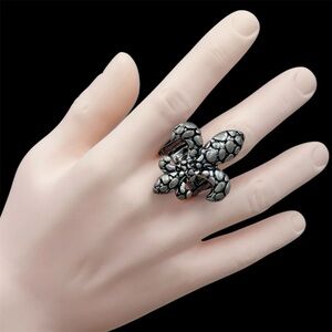 Fleur De Lis Pebble Pattern Silver Tone Cocktail Stretch Ring
